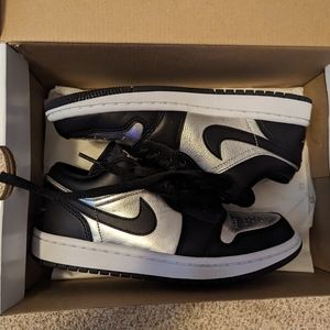 Air Jordan 1 low se silver toe